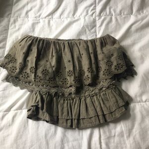 Dark green, strapless crop top